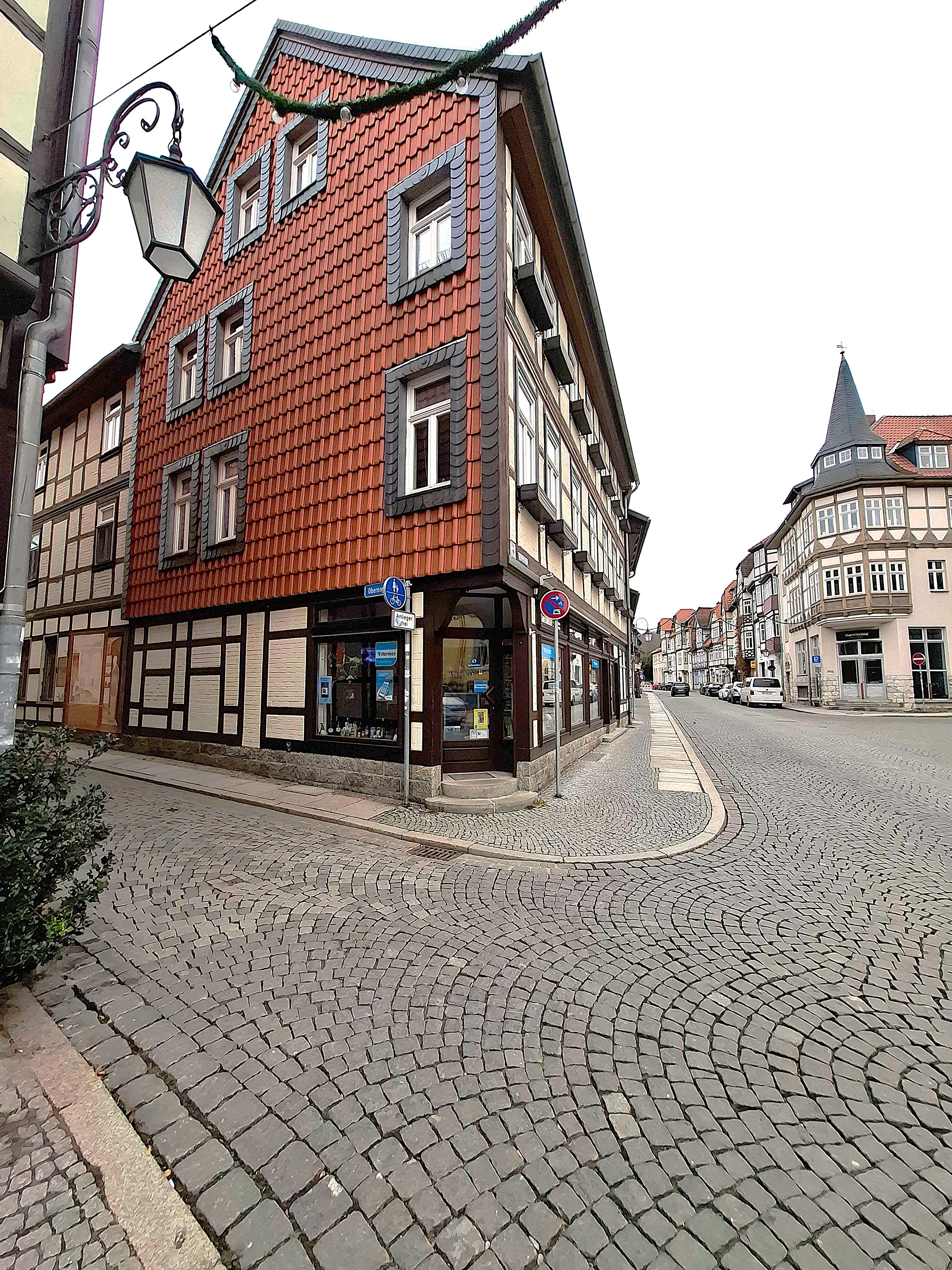 80 m² Ladenfläche mit 4 Schaufenstern